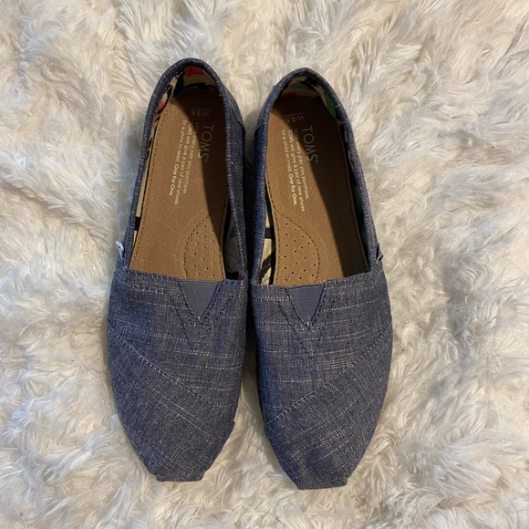 Toms Women’s Slip On Shoes - Picture 2 of 9